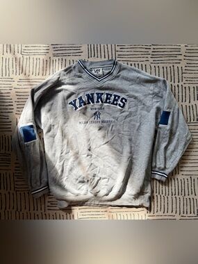 Vintage Lee Sports Yankees Grey V-Neck Sweatshirt